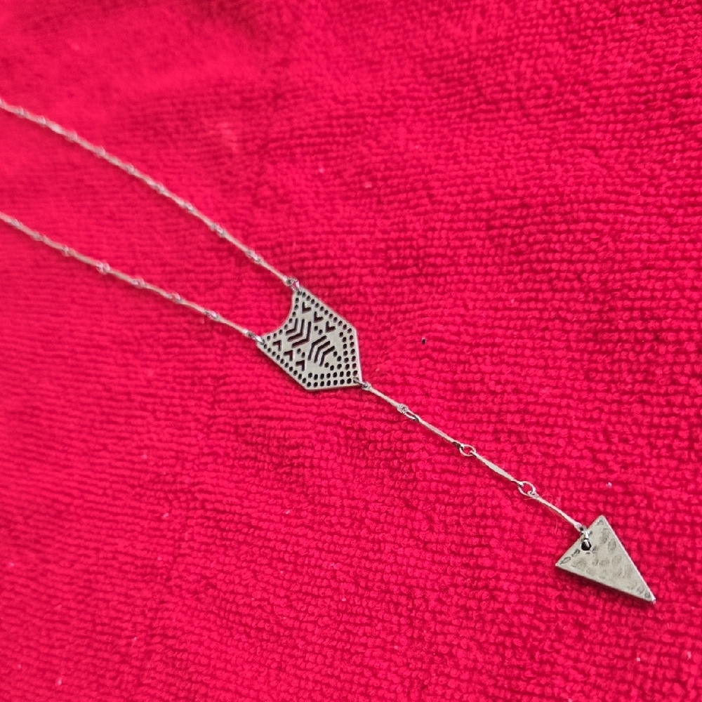 American Eagle Silvertone Y Drop Necklace. 20" Chain EUC (BIN 008)